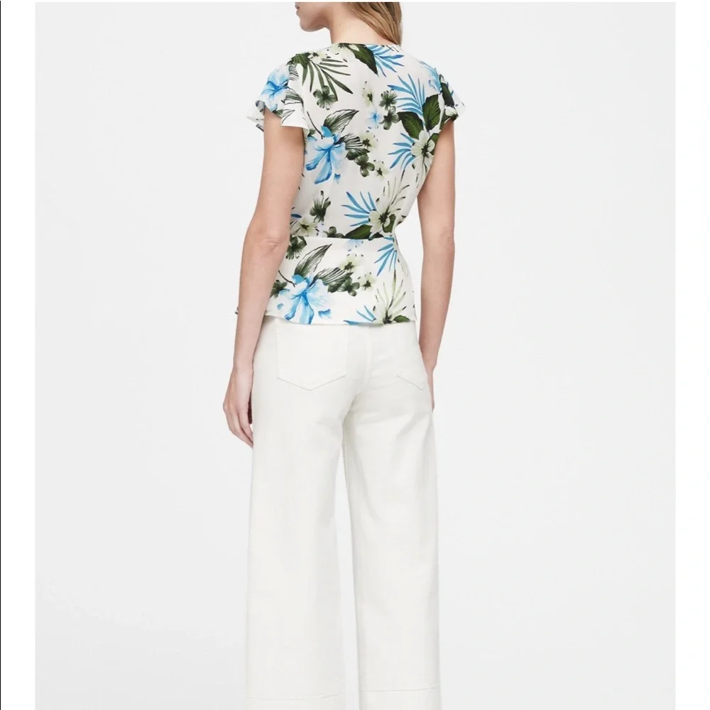 BANANA REPUBLIC FLORAL WRAP TOP - Picture 2 of 6